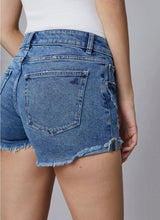Load image into Gallery viewer, DL 1961 Karlie Short - Boyfriend
